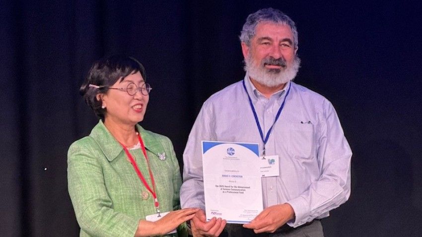 Lewenstein wins science communication prize