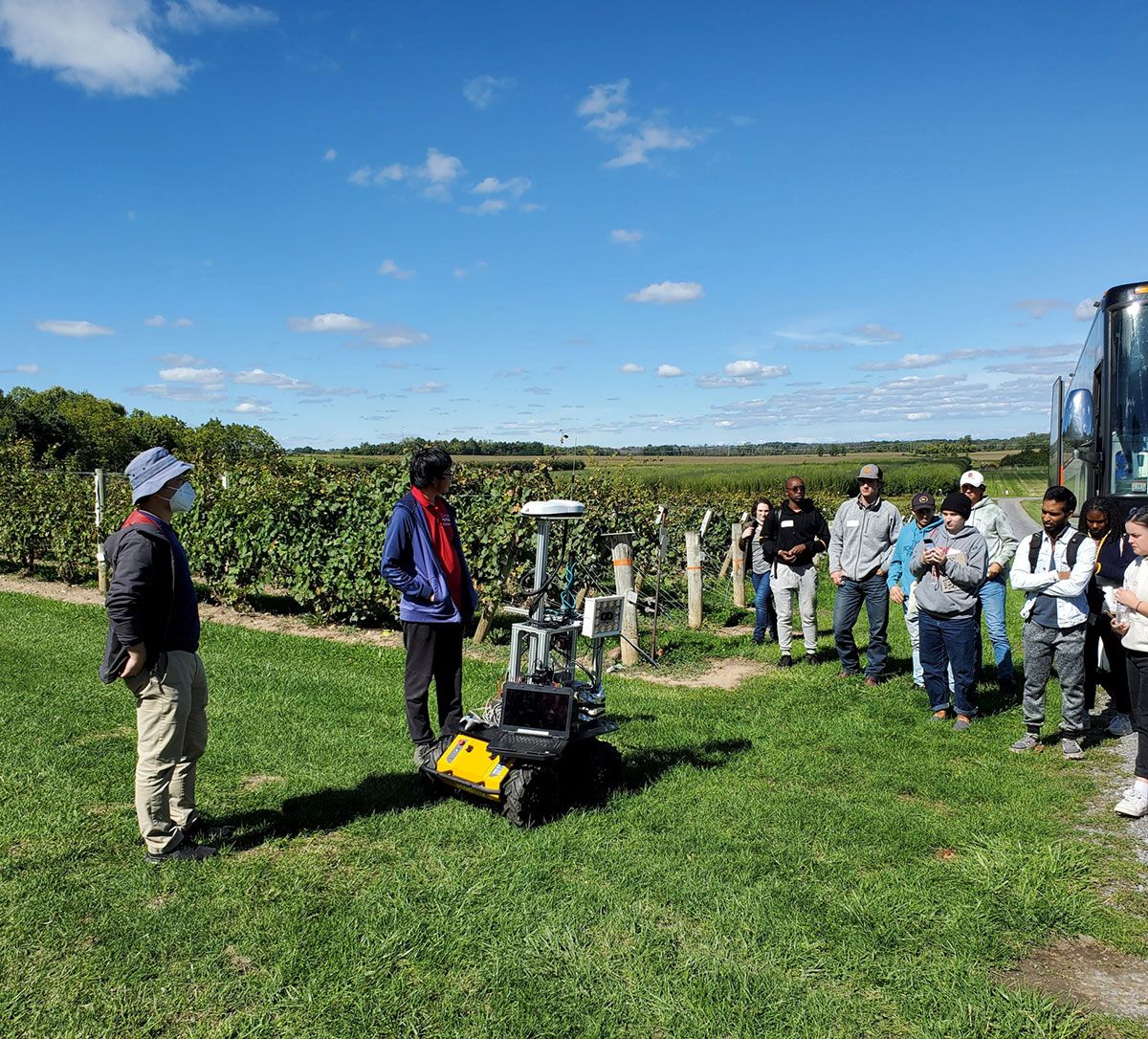 There are robots that can pick apples